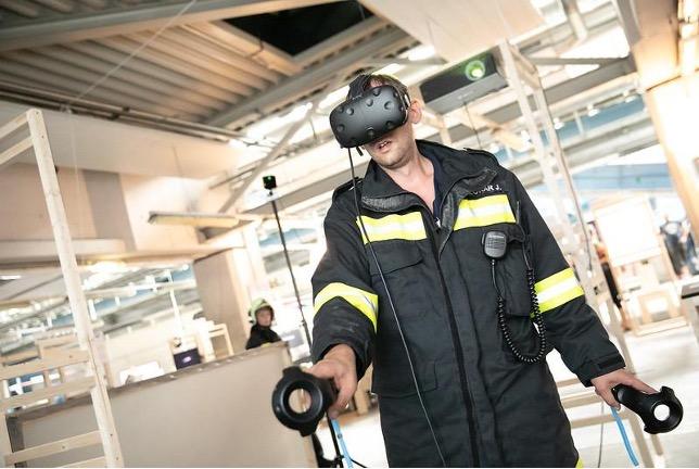 A first responder using VR
